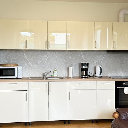 Familyvilla, New 4 Luxury Big Apartments, Parking Prague Ngoại thất bức ảnh
