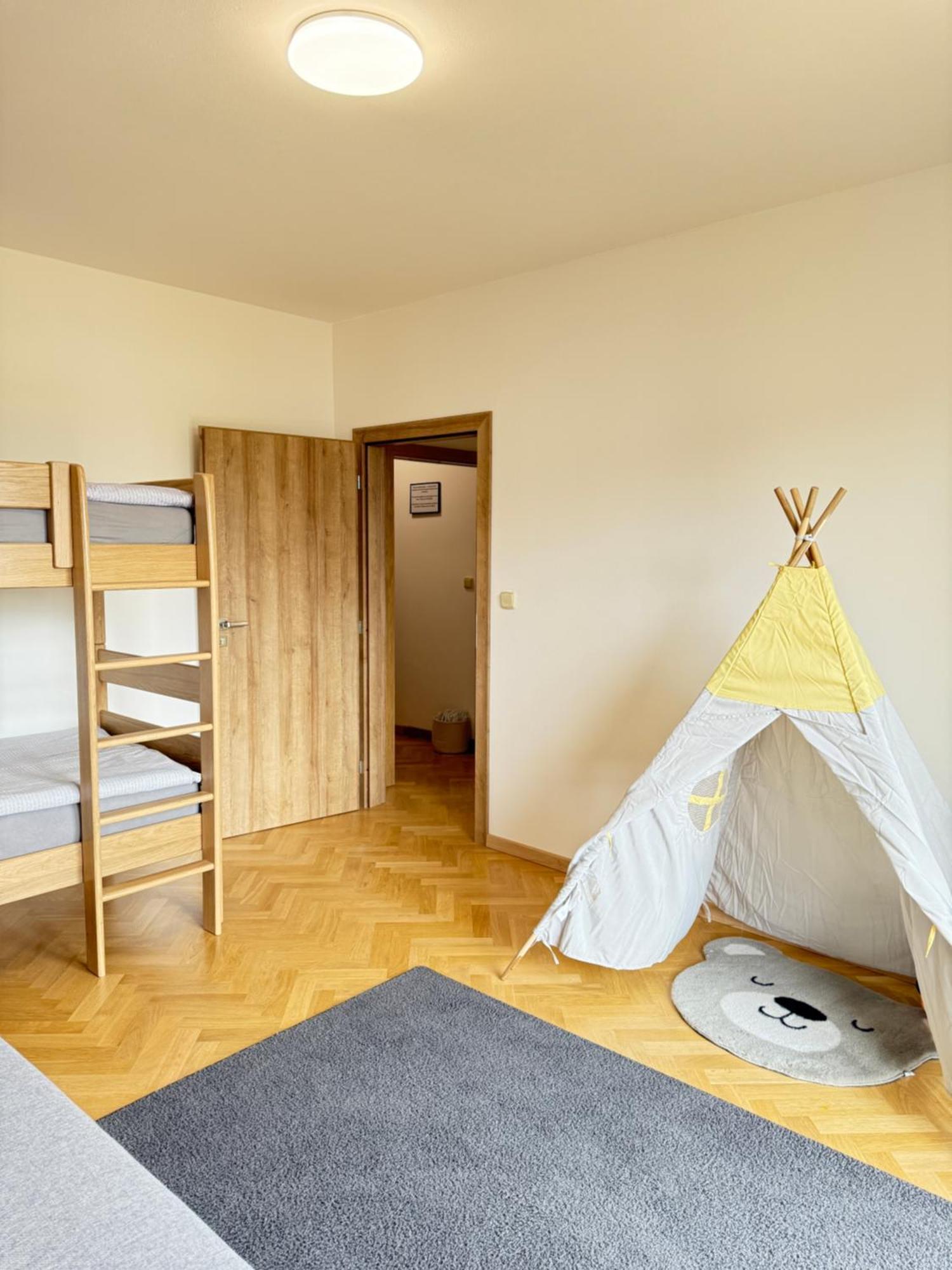 Familyvilla, New 4 Luxury Big Apartments, Parking Prague Ngoại thất bức ảnh