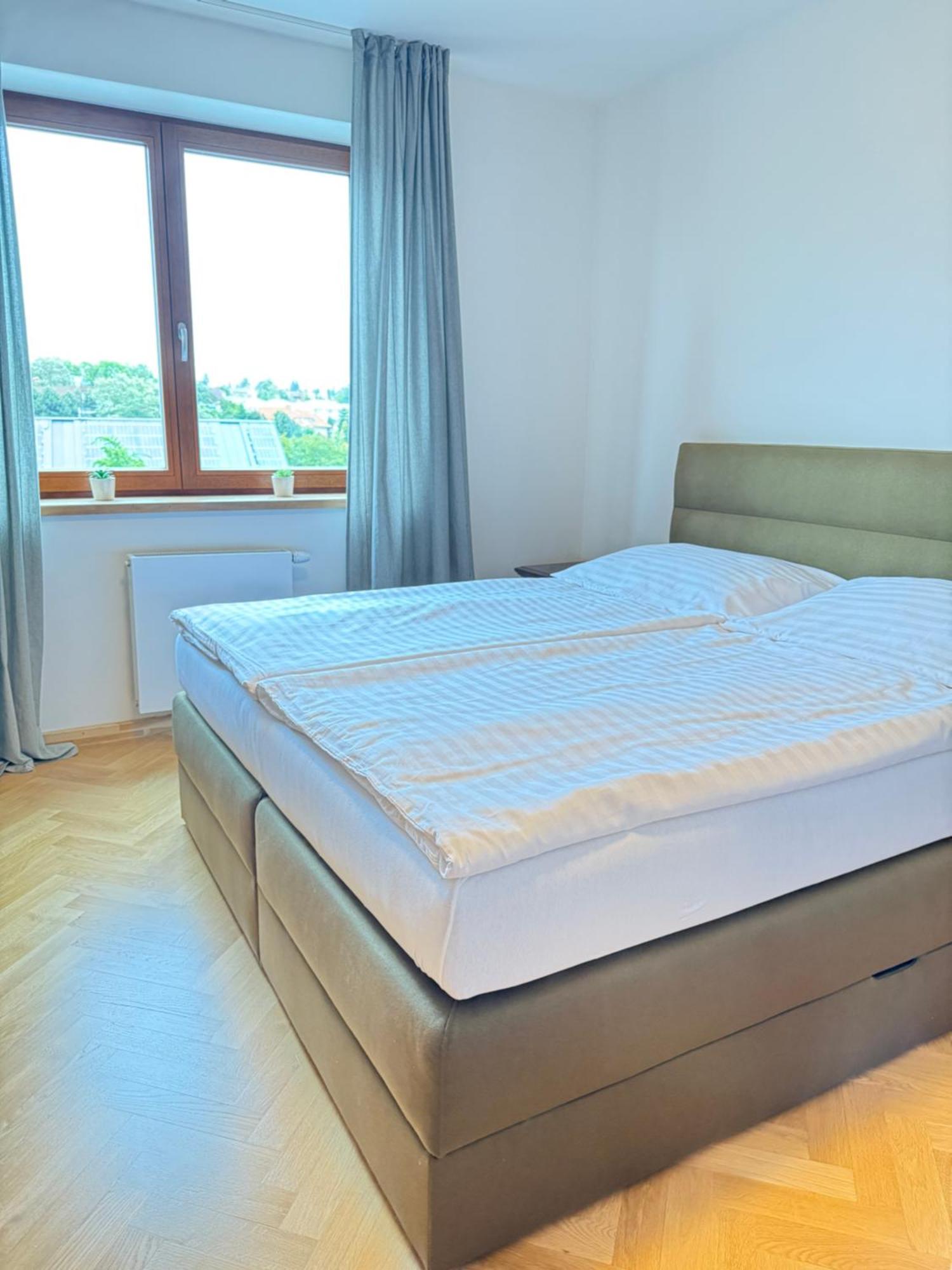 Familyvilla, New 4 Luxury Big Apartments, Parking Prague Ngoại thất bức ảnh